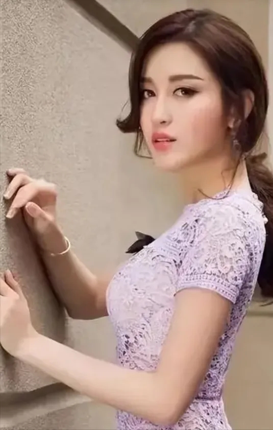 “嫦娥仙子离开广寒宫,再也没有拍戏。现在她身价过亿,捐了100所希望小学