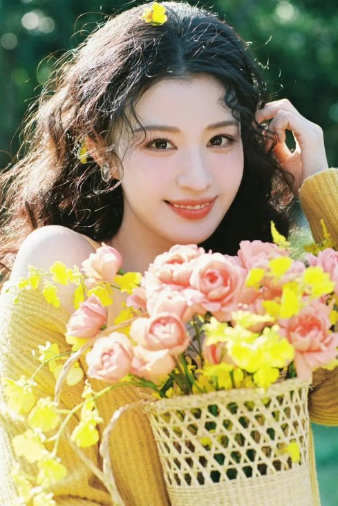 《镖人》春节档遇冷预警！死磕吴京李连杰宣传，热度被小鲜肉碾压