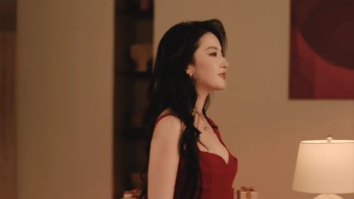 抖音为何频出草根网红？三重逻辑拆解流量潮汐的秘密