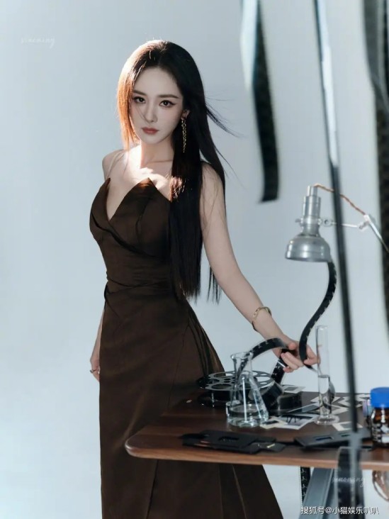 65岁黄宏近况曝光！曾24次登上春晚舞台，如今与妻女共享天伦之乐